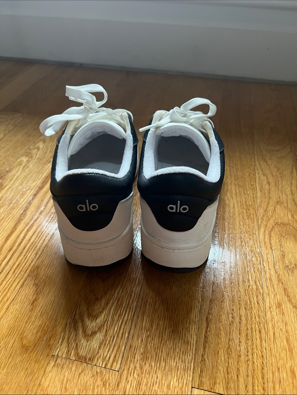 ALO Yoga Black & White Low-Top Sneakers - Picture 4 of 5